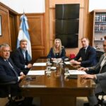 gobernador con karina milei