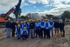 Estudiantes visitan obra