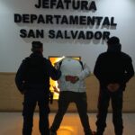 San Salvador: Denunciaron que agredía a su pareja, atacó a la policía a las piñas y terminó detenido