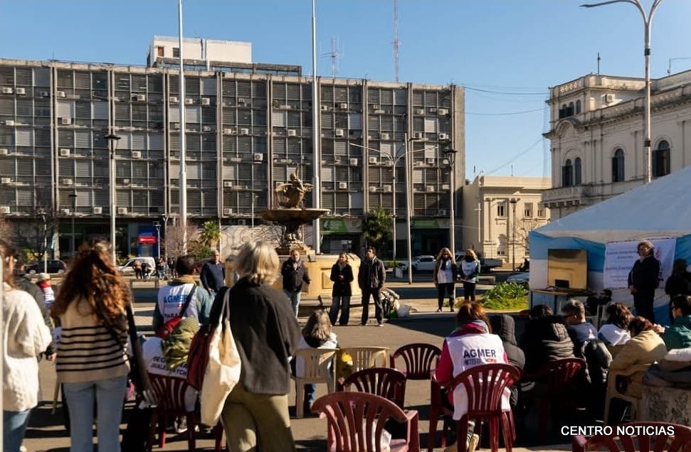 Disparidad de cifras en la vuelta a clases: Mientras AGMER reporta un 85% de paro, el Gobierno afirma que el 75% de los docentes fue a trabajar