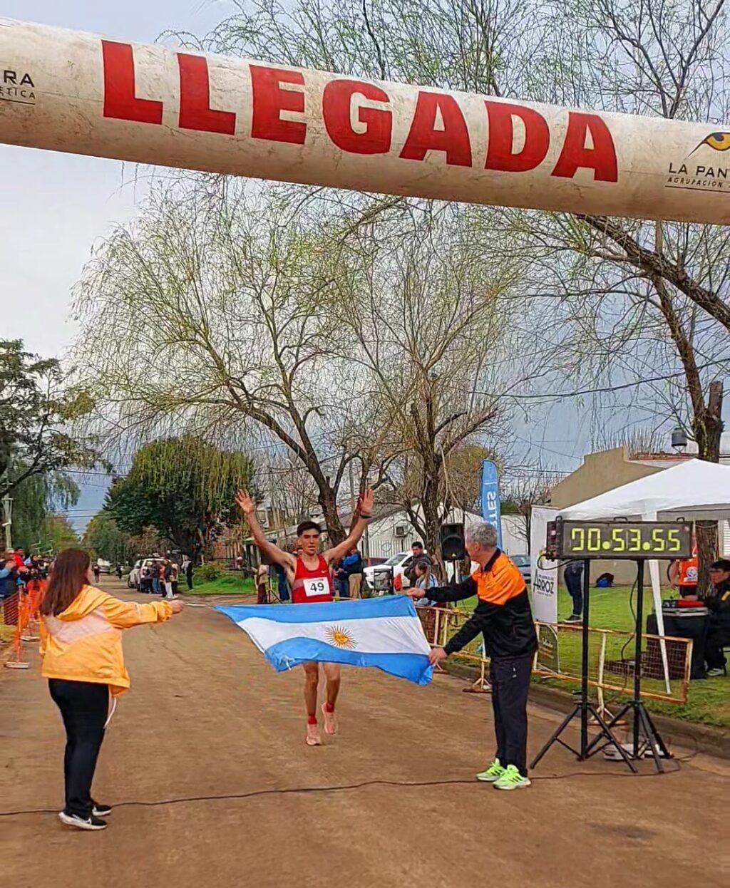 Corujo gana