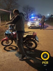 motociclista cae en avenida