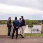 Frigerio recorrió las zonas afectadas por la creciente en Concordia y encabezó una reunión del Comité de Emergencia