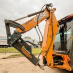 Modernización del equipamiento municipal: San Salvador incorporó un martillo hidráulico para obras de agua y cloacas